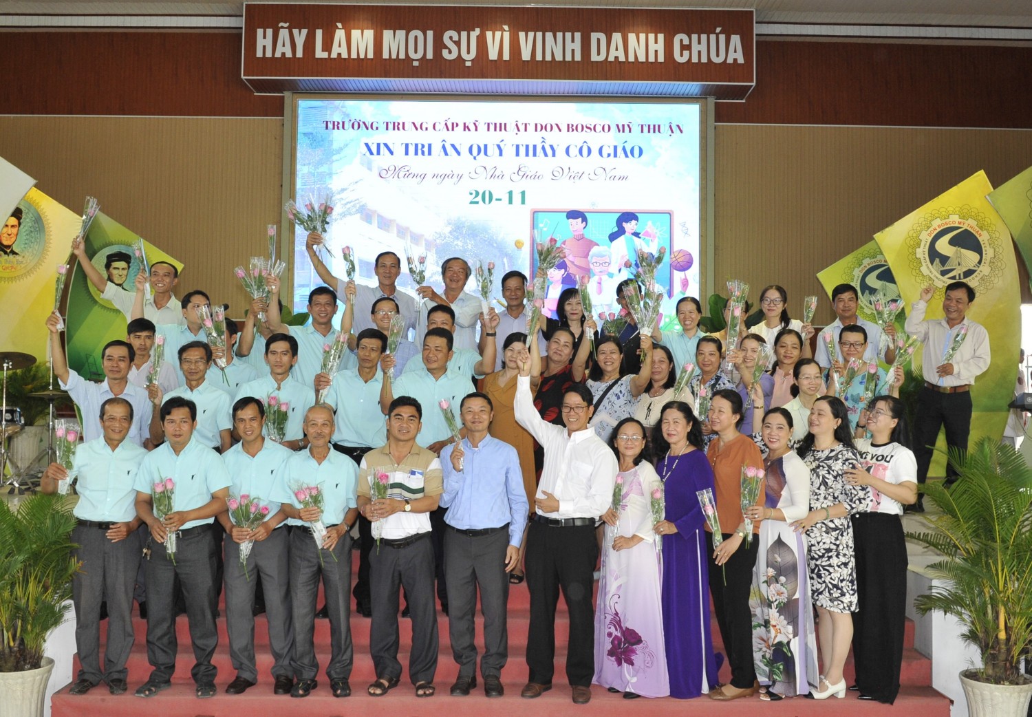 TRI ÂN NHỮNG TRÁI TIM BIỂN RỘNG - MỪNG NGÀY NGVN  20/11